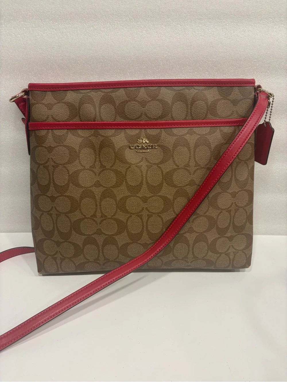 COACH Signature messenger bag Canvas Crossbody Bag in Khaki with Red Trim
